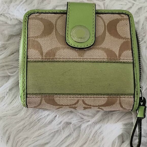 Coach wallet snap closure - Picture 1 of 8